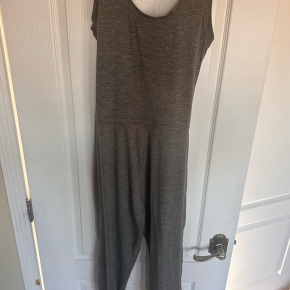 Vuori Lux Jumpsuit Gray Heather Drawstring Pants Knit Small. - Picture 5 of 6